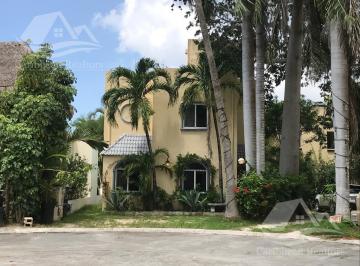 Casa · 327m² · 3 Recámaras · 2 Estacionamientos · Casa en Venta en Playa del Carmen