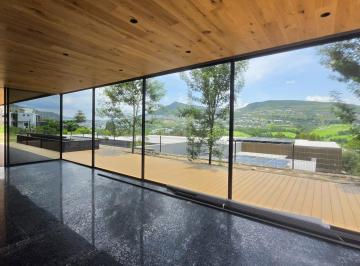 Casa · 585m² · 4 Recámaras · 3 Estacionamientos · Casa en Venta Club de Golf de Primer Nivel con 27 Hoyos, Hípico, Casa Club, Etc