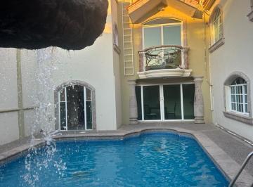 Casa · 500m² · 5 Recámaras · 7 Estacionamientos · Venta de Casa en Las Quintas con Alberca en Culiacan, Sinaloa