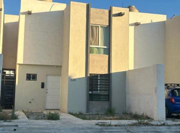 Casa de 3 habitaciones, Saltillo · Casa Amueblada en Renta en Fraccionamiento Privado