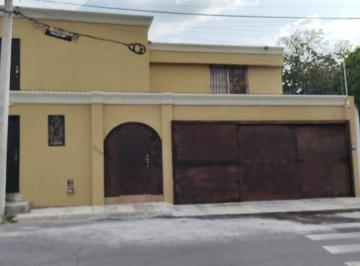 Casa de 5 habitaciones, Monterrey · Casa en Renta en Villa de Los Pinos (Cerca Tec Garza Sada)