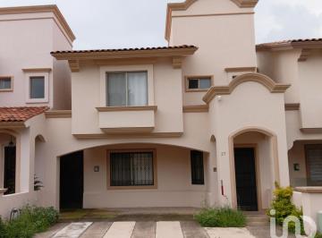 Casa · 149m² · 3 Recámaras · 2 Estacionamientos · Casa en Renta Villa California Javier