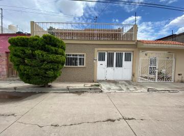Casa · 212m² · 3 Recámaras · 1 Estacionamiento · Casa en Venta en Colonia Insurgentes en Excelente Ubicación - (4)
