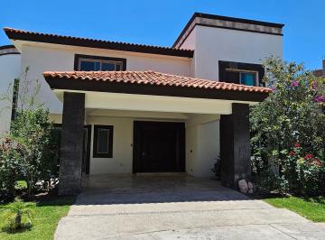 Casa · 769m² · 4 Recámaras · 2 Estacionamientos · Residencia de Lujo en Venta, Haciendas Campestre - (4)