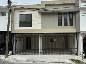 Casa de 3 habitaciones, Monterrey · Recién Remodelada