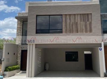 Casa · 319m² · 3 Recámaras · 2 Estacionamientos · Casa en Venta en Monterrey