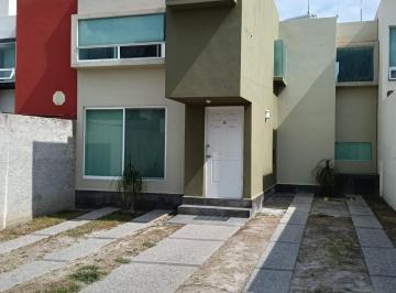 Casa · 160m² · 3 Recámaras · 3 Estacionamientos · Casa