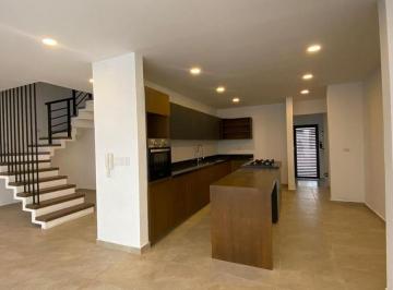 Casa · 336m² · 4 Recámaras · 2 Estacionamientos · Venta Casa Rio Chac Mool 135 Cancun