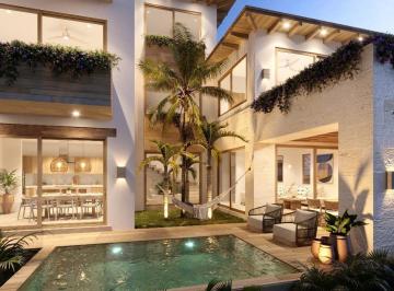 Casa · 561m² · 3 Recámaras · 4 Estacionamientos · Venta Casa Puerto Cancun La Laguna Obra Blanca Cancun Quintana Roo