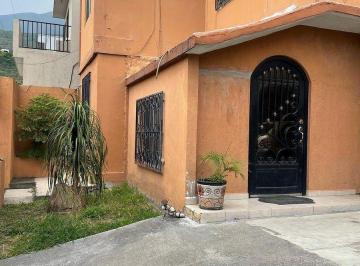 Casa · 213m² · 5 Recámaras · 2 Estacionamientos · Casa en Cumbres