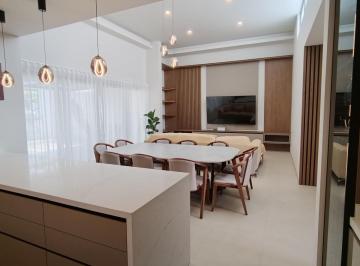 Casa · 205m² · 3 Recámaras · 3 Estacionamientos · Casa en Venta en Juriquilla de un Piso, Ideal Para Gente Adulta Mayor