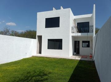 Casa · 165m² · 4 Recámaras · 2 Estacionamientos · Casa en Venta en Privada Rancho Alegre, Tequisquiapan Centro, Sup. 240 m² (Escriturada)