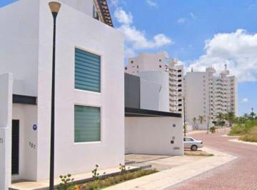 Casa de 4 habitaciones, Querétaro · Casa en Venta En: Lago Ostión 127,cumbres del Lago, 76230juriquilla, Querétaro512 m²