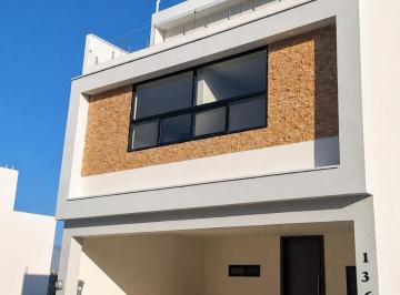 Casa · 350m² · 3 Recámaras · 2 Estacionamientos · Casa en Mirador Residencial