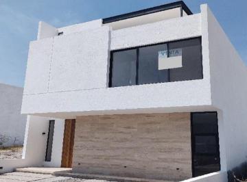 Casa · 174m² · 4 Recámaras · 3 Estacionamientos · Casa en Venta en Preserve Juriquilla Recámara en Planta Baja, Área de Juegos y Roof Garden