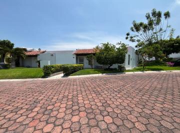 Casa en condominio de 4 habitaciones, Xochitepec · Renta Casa Fraccionamiento Colinas de Santa Fe