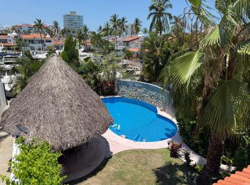 Casa de 4 habitaciones, Puerto Vallarta · Villa de Lujo Frente Al Agua con Muelle, Alberca y Rooftop en Marina Vallarta
