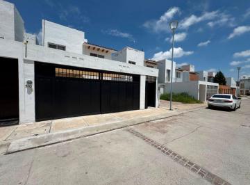 Casa en condominio de 3 habitaciones, Jesús María · Rmc - Casa en Renta Amueblada - en Campo Real