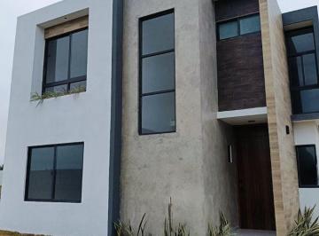 Casa · 200m² · 3 Recámaras · 2 Estacionamientos · Casa en Preventa de 3 Recámaras en Lomas de La Rioja