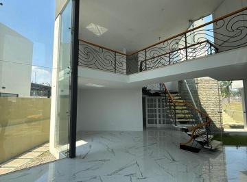 Casa · 351m² · 4 Recámaras · 2 Estacionamientos · En Venta Casa de 4 Recámaras en Río del Dorado, Boca del Río.
