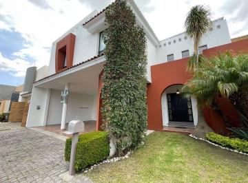 Casa · 420m² · 4 Recámaras · 2 Estacionamientos · Casa en Venta en Camino Real a Cholula