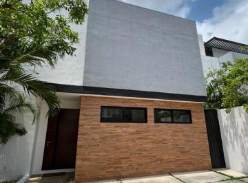Casa · 3 Recámaras · 2 Estacionamientos · Casa - Álamos I