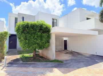Casa · 287m² · 3 Recámaras · 2 Estacionamientos · Casa en Venta en Privada San Javier Tulipanes, Mérida Yucatán (Eb - Wl9022)
