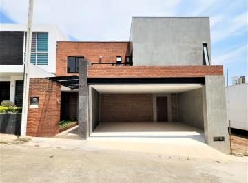 Casa · 237m² · 3 Recámaras · 2 Estacionamientos · Casa en Venta Cerca de Las Trancas, Xalapa, Ver.