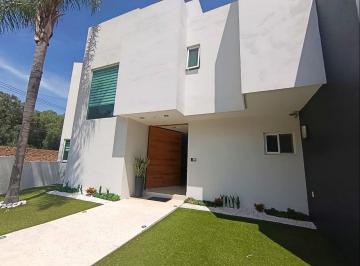 Casa · 520m² · 3 Recámaras · 2 Estacionamientos · Casa en Renta en Rinconada Alamos, Céntrica Ubicación Privilegiada