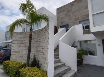 Villa · 107m² · 3 Recámaras · 1 Estacionamiento · Depto. en Venta en Media Luna (A un Costado de Cañadas del Lago) 3 Recamaras