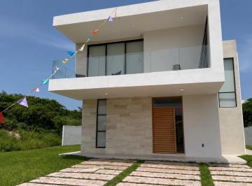 Casa · 3 Recámaras · 2 Estacionamientos · Casa en Fraccionamiento Velamar