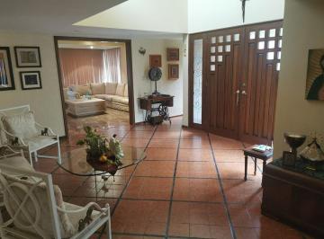 Casa · 521m² · 4 Recámaras · 2 Estacionamientos · Casa en Venta en Balcones del Valle, San Pedro Garza Garcia