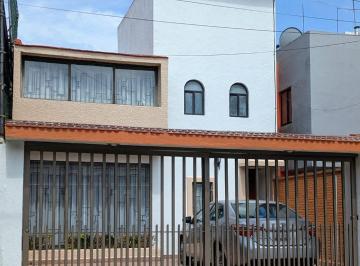 Casa de 3 habitaciones, Tlalnepantla de Baz · Casa en Calle Cerrada con Vigilancia Valle Dorado, Tlanepantla Deo. Mex.