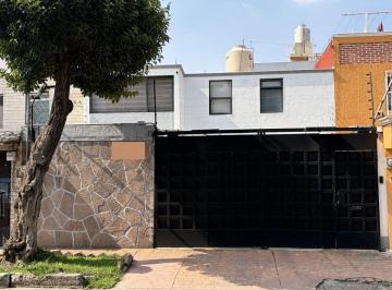 Casa de 3 habitaciones, Naucalpan de Juárez · Casa Remodelada en Venta Fraccionamiento Los Pastores, Naucalpan de Juarez, Estado de México.