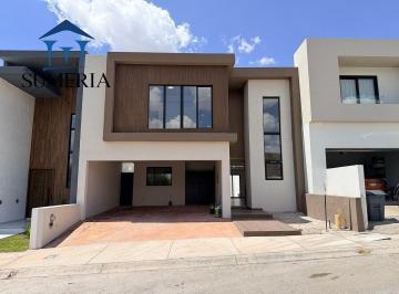 65382283cabbd5b35fa77803df8181ab739f5f3c790af5415847ba23ef4b3060 · Hermosa Casa en Bosque Real con Recámara en Pb