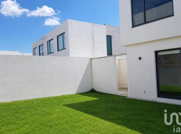 Casa · 117m² · 3 Recámaras · 1 Estacionamiento · Precio de Oportunidad Casa en Venta Villas del Campo, Calimaya con Jardin