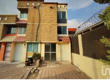 Casa · 82m² · 3 Recámaras · 1 Estacionamiento · Casa en Huehuetoca 3 Niveles con Jacuzzi