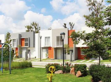 Casa de 3 habitaciones, San Pedro Tlaquepaque · Casa en Venta Paseo de Los Parques