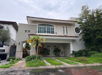 Casa de 3 habitaciones, Zapopan · Casa en Renta en Valle Real