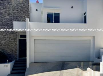 Casa · 360m² · 4 Recámaras · 4 Estacionamientos · Casa en Venta Fracc. Portal de Las Lomas $7,200,000.