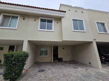 Casa · 125m² · 3 Recámaras · 2 Estacionamientos · Casa en Renta en Coto