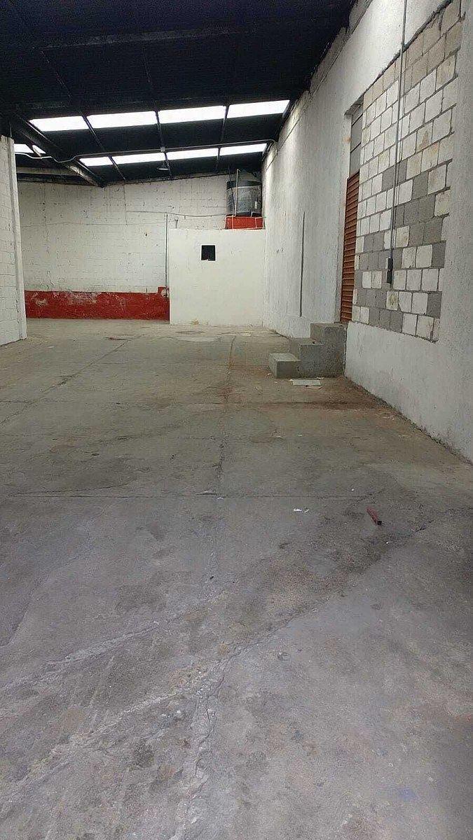 Warehouse for Rent in San Jose El Alto on an Open Street in Queretaro