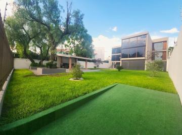 Casa · 701m² · 3 Recámaras · 3 Estacionamientos · Casa en Venta en Juriquilla, Villas del Mesón