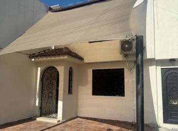 Casa · 3 Recámaras · 2 Estacionamientos · Casa - Los Laureles