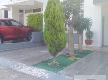 Casa · 190m² · 2 Recámaras · 2 Estacionamientos · Casa en Venta en Fraccionamiento Senderos de Monteverde