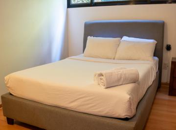 Recámara con cama matrimonial, lista para descansa · ¡Renta Desde 1 Mes! Departamento Amueblado | Descuento por Estancias de 3 + Meses