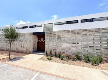 Casa · 175m² · 3 Recámaras · 2 Estacionamientos · Exclusiva Residencia en Venta | Solo 10 Casas | Zibatá Rah19