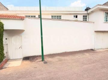 Casa de 3 habitaciones, Iztapalapa · Amplia Casa en Venta con 3 Recamaras, Frente a un Parque con un Lugar de Estacionamiento