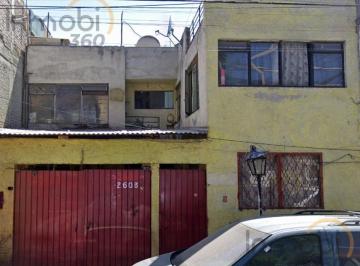Casa · 254m² · 3 Recámaras · 1 Estacionamiento · Enorme Propiedad Disponible a Minutos del Metro Bondojito