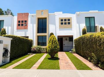 Casa en condominio · 190m² · 3 Recámaras · 2 Estacionamientos · Casa en Renta "Residencial Bosques" Zinacantepec, Edomex